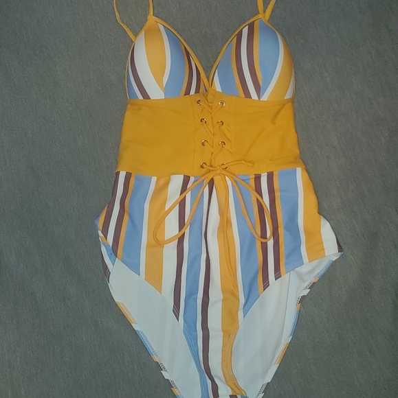 Cute striped one piece - Picture 1 of 2